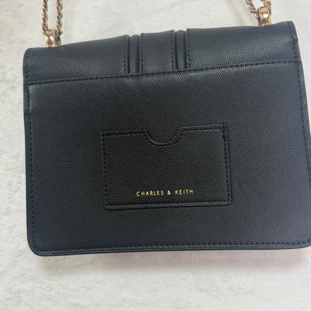 Charles Keith Black Textured Shoulder Bag Gold Chain Flap Turn Lock - Picture 3 of 8